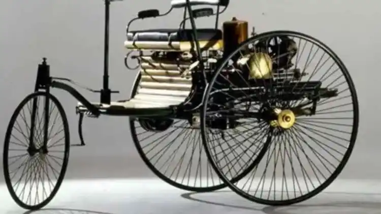 من عربة الحلم إلى ثورة الصناعة: الحكاية الكاملة لأول سيارة في التاريخ من اختراع بنز وحتى رحلة برثا